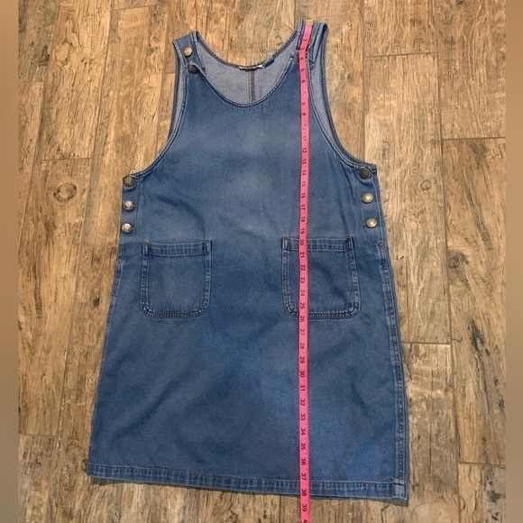 Women’s Hunters Run denim overall dress with pockets & button detail - Picture 5 of 5